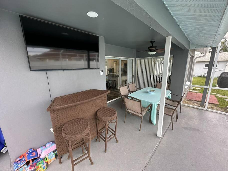 Manatee Oasis Weeki Wachee Family Fun Pool Home Spring Hill Exterior foto